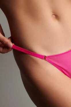 Maison Close Mini String - Corps à Corps Néon 12 Maison Close Mini String - Corps à Corps Néon -Maison Close Soldes Thong CAC Pink 560153 6